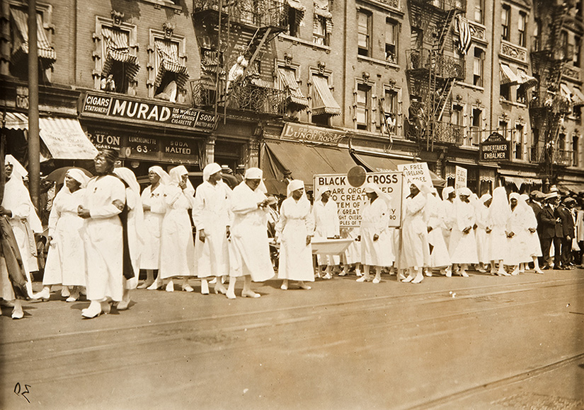 Van Der Zee, James (1886– 1983) Black Red Cross March, Harlem, 1924 Silver print mat: 16 x 22 in. sheet: 5 x 7 in. Museum purchase; Acquisition Fund 1996.35.